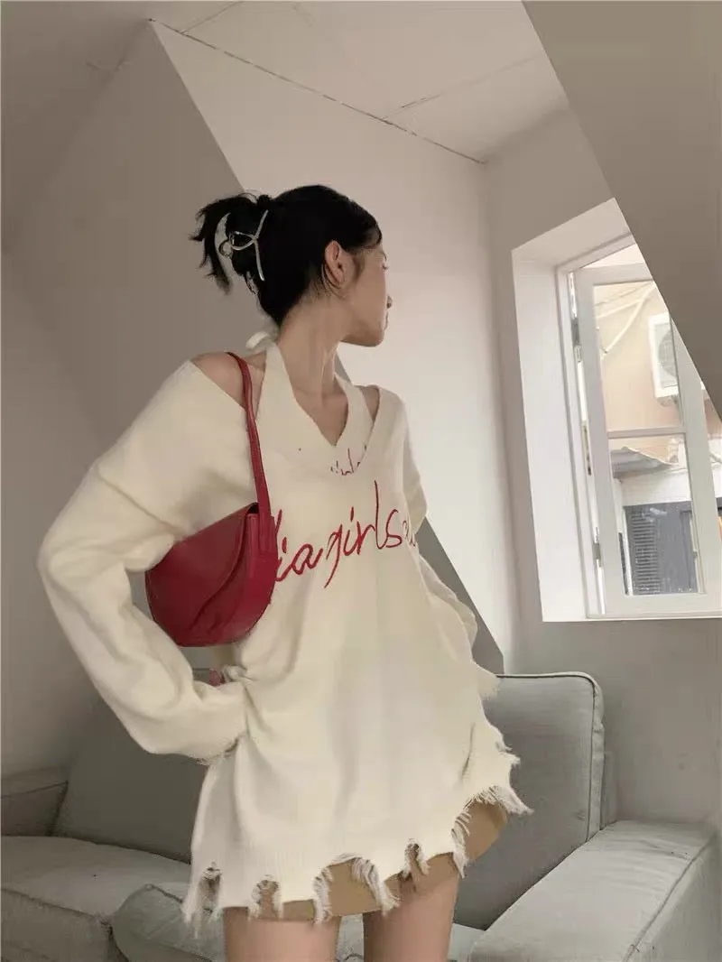 American hot girl white suit for women autumn and winter 2023 new letter halter vest raw edge v-neck sweater two-piece set A2234