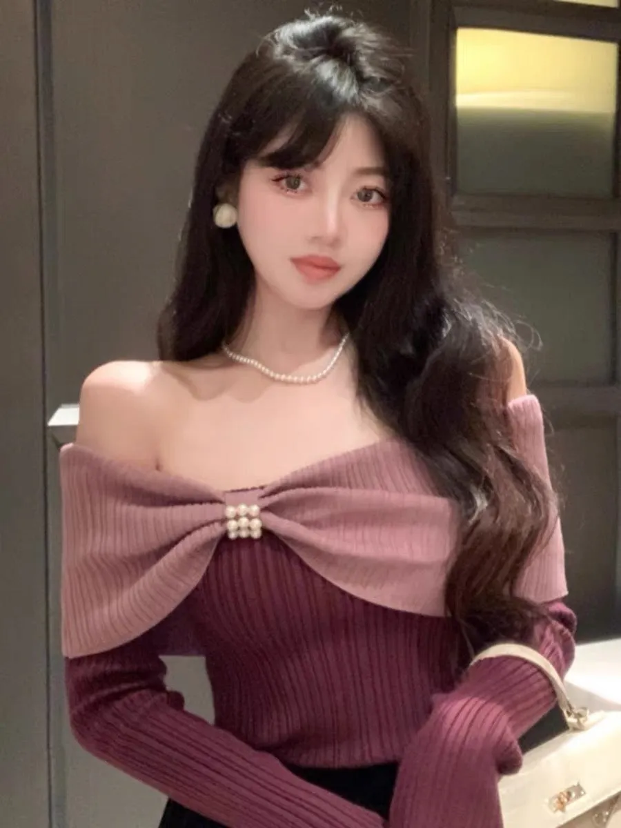 Contrast color one-shoulder lapel pearl sweater, temperament long-sleeved top, women's autumn and winter sexy slimming off-shoul