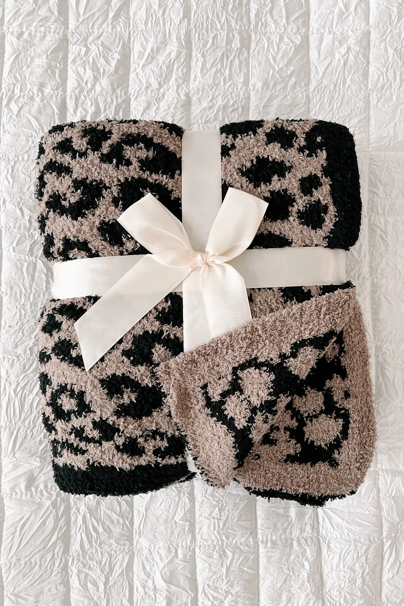 DOORBUSTER All Cozied Up Reversible Fuzzy Blanket (Taupe Leopard)