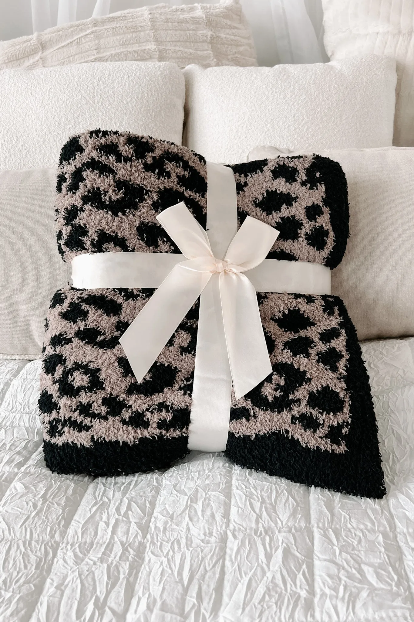 DOORBUSTER All Cozied Up Reversible Fuzzy Blanket (Taupe Leopard)