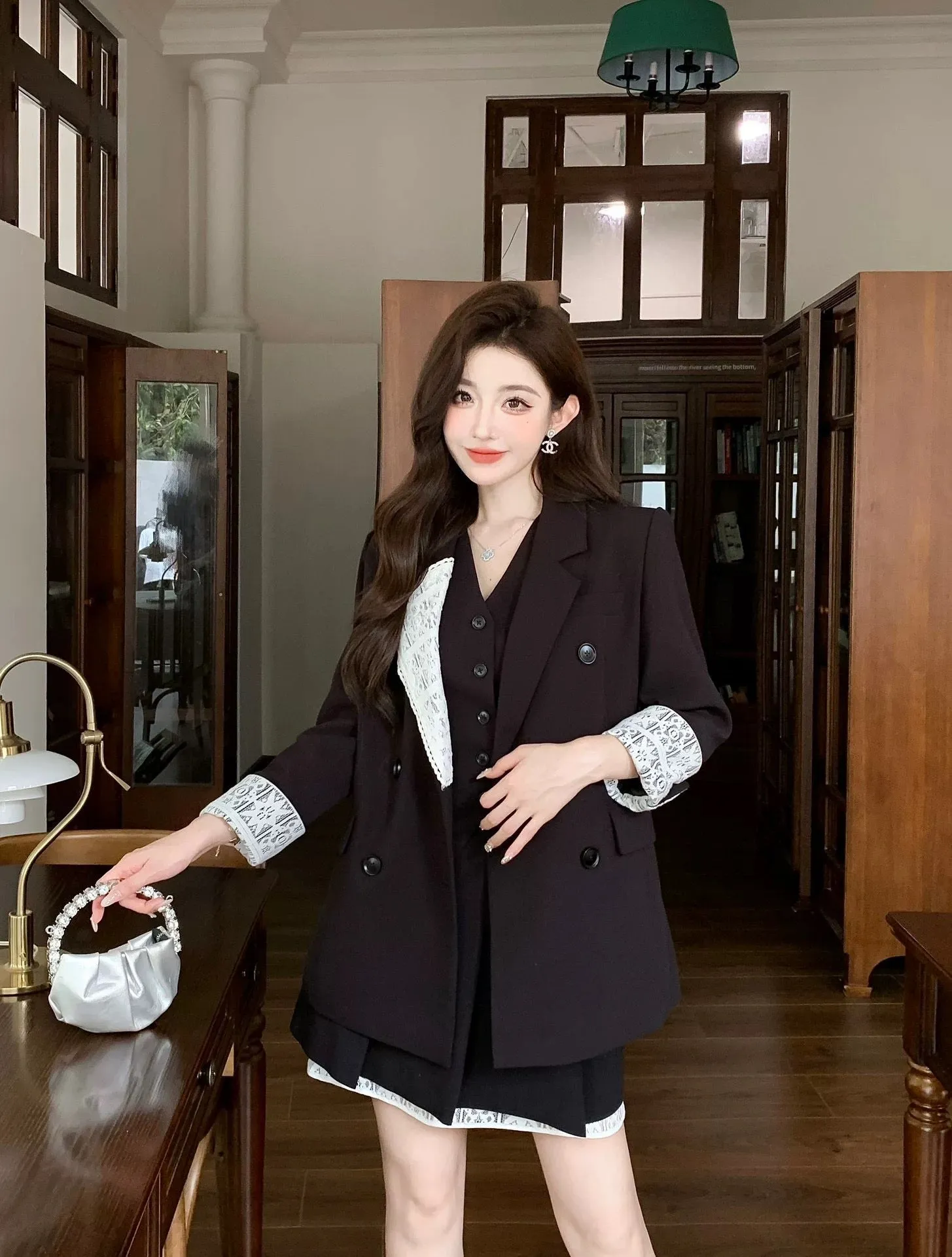 European designer lace splicing loose temperament suit jacket vest vest pleated skirt big heroine three-piece suit