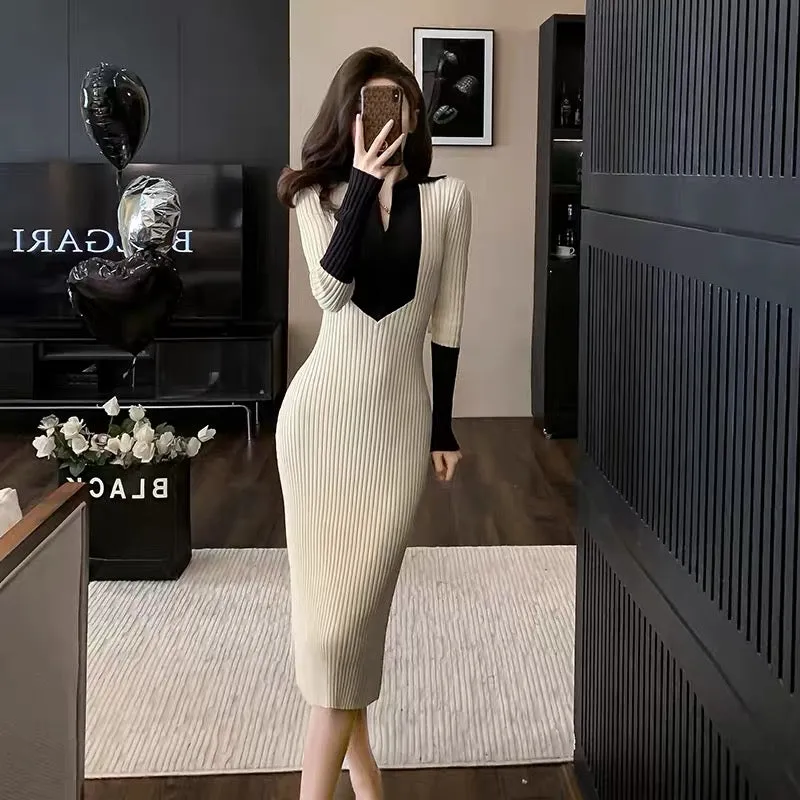 Mid-length inner-layered high-end and elegant French-style small fragrance style color-blocked knitted dress for women in autumn