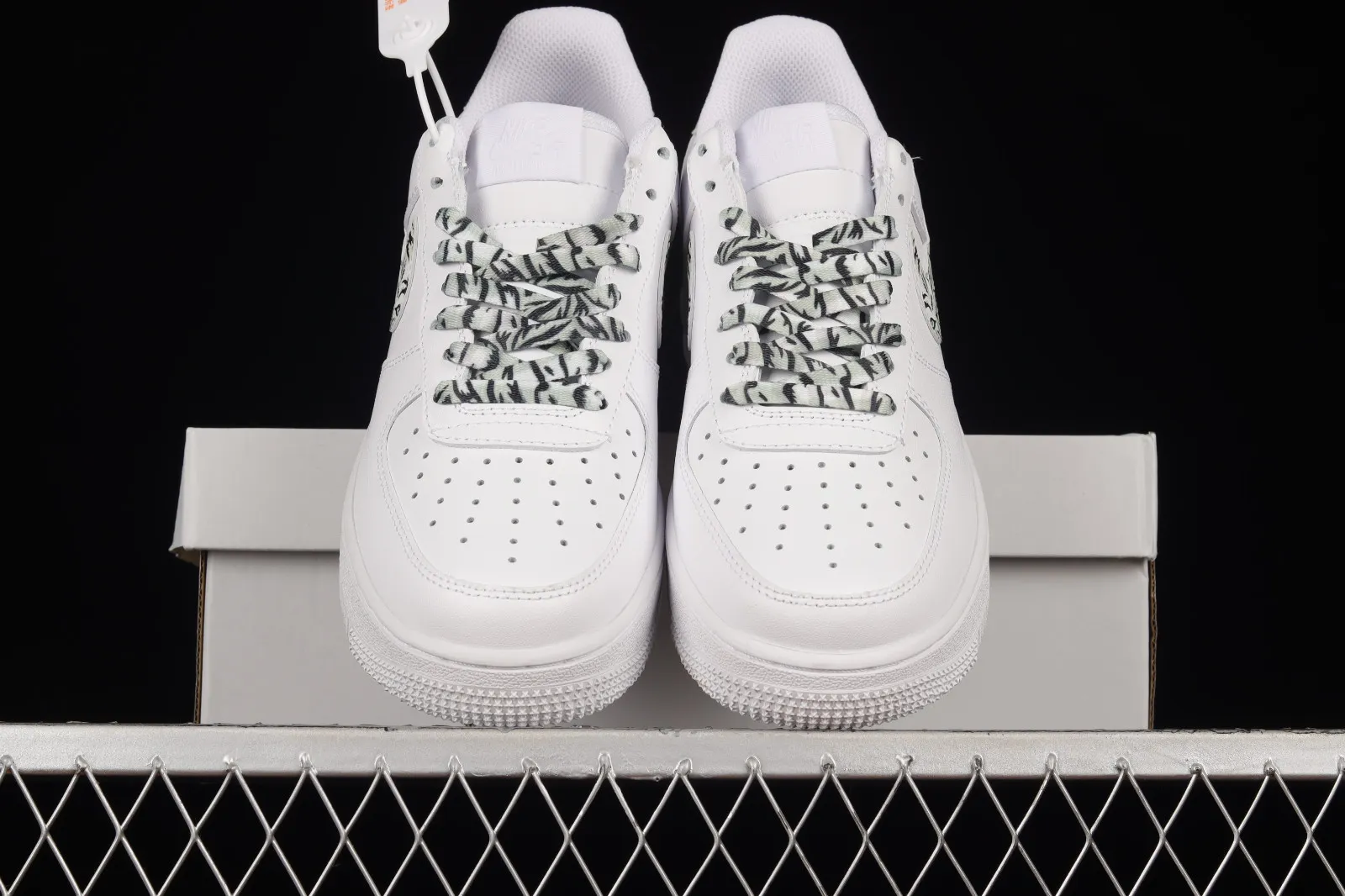 Nike Air Force 1 07 Low Ess White Grey Tiger CZ0270-111