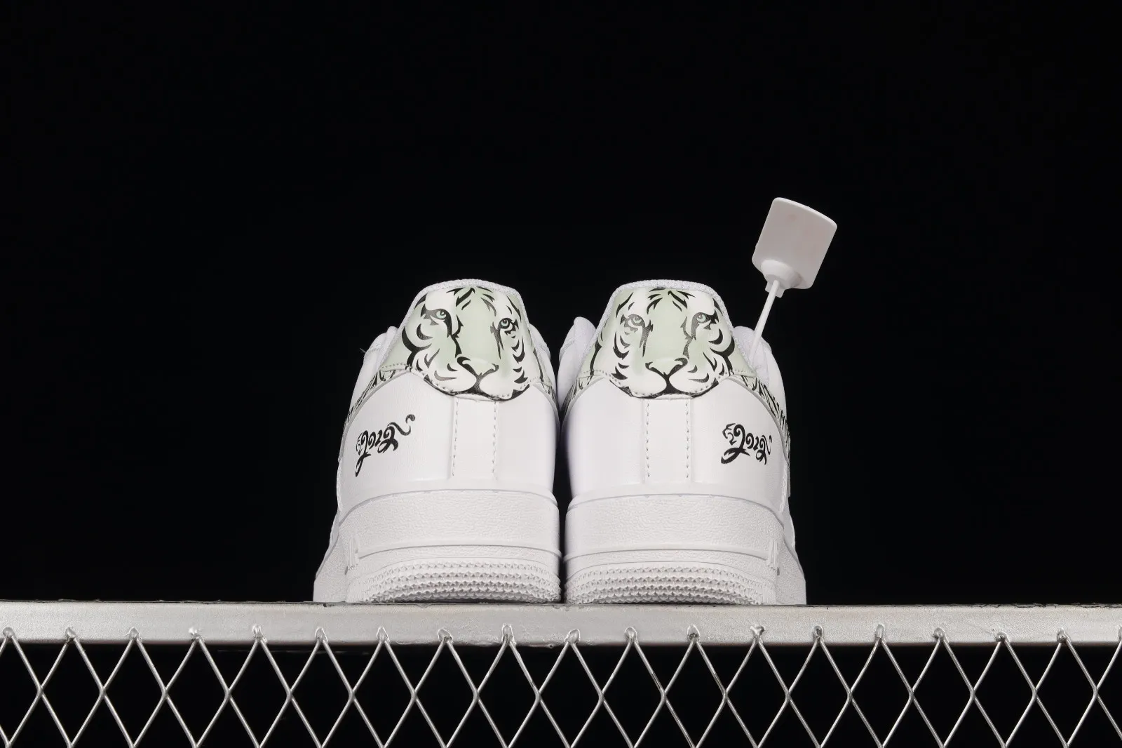 Nike Air Force 1 07 Low Ess White Grey Tiger CZ0270-111