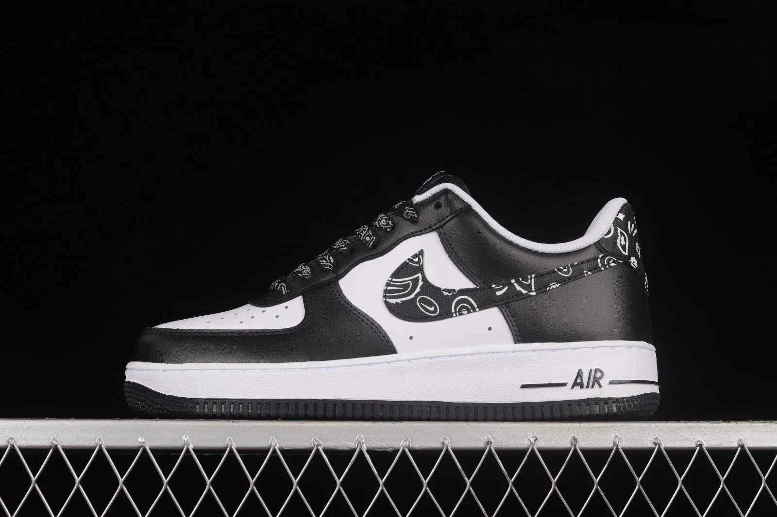 Nike Air Force 1 07 Low Paisley Black White XM6389-316