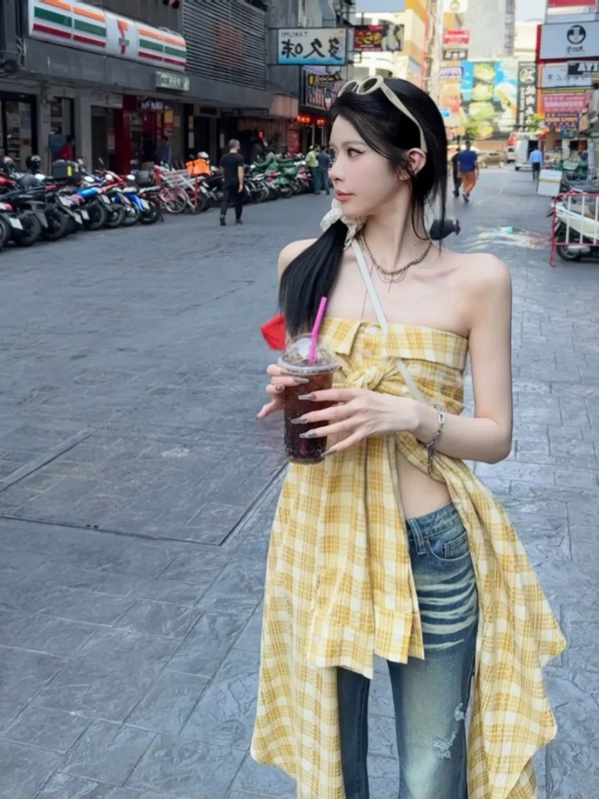 One-shoulder irregular twisted yellow plaid retro clavicle tube top 2024 new spring women's hot girl vest