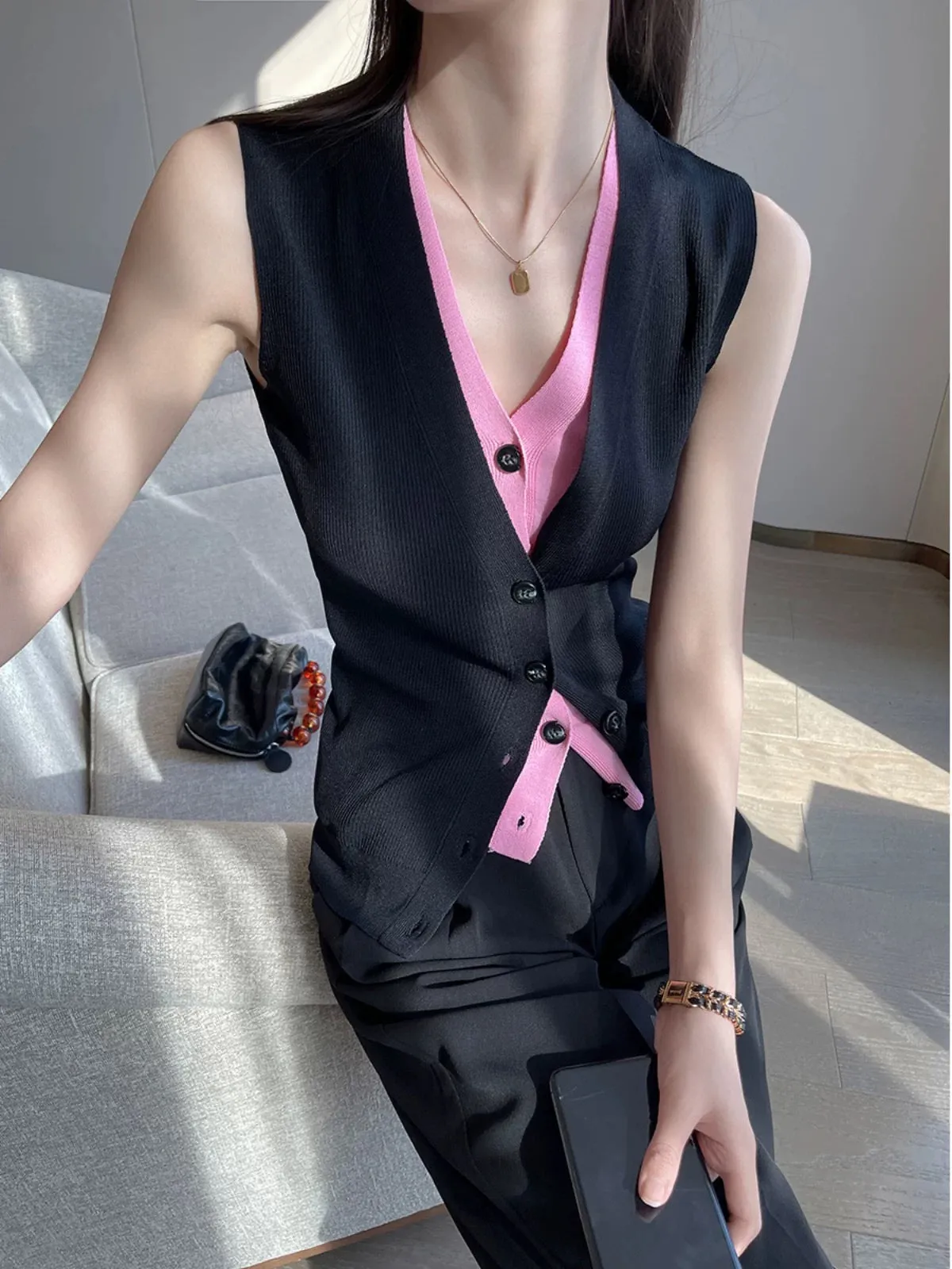 PINKEEN black and pink contrast fake two-piece sleeveless knitted vest for women summer 2024 new slim retro top