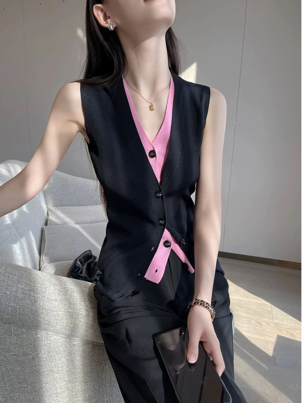 PINKEEN black and pink contrast fake two-piece sleeveless knitted vest for women summer 2024 new slim retro top