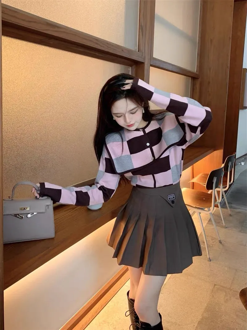 Plaid long-sleeved sweater for women autumn and winter 2023 new slim fit design niche top two-piece suit