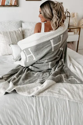 Snug As A Bug H Print Throw Blanket (Gray)