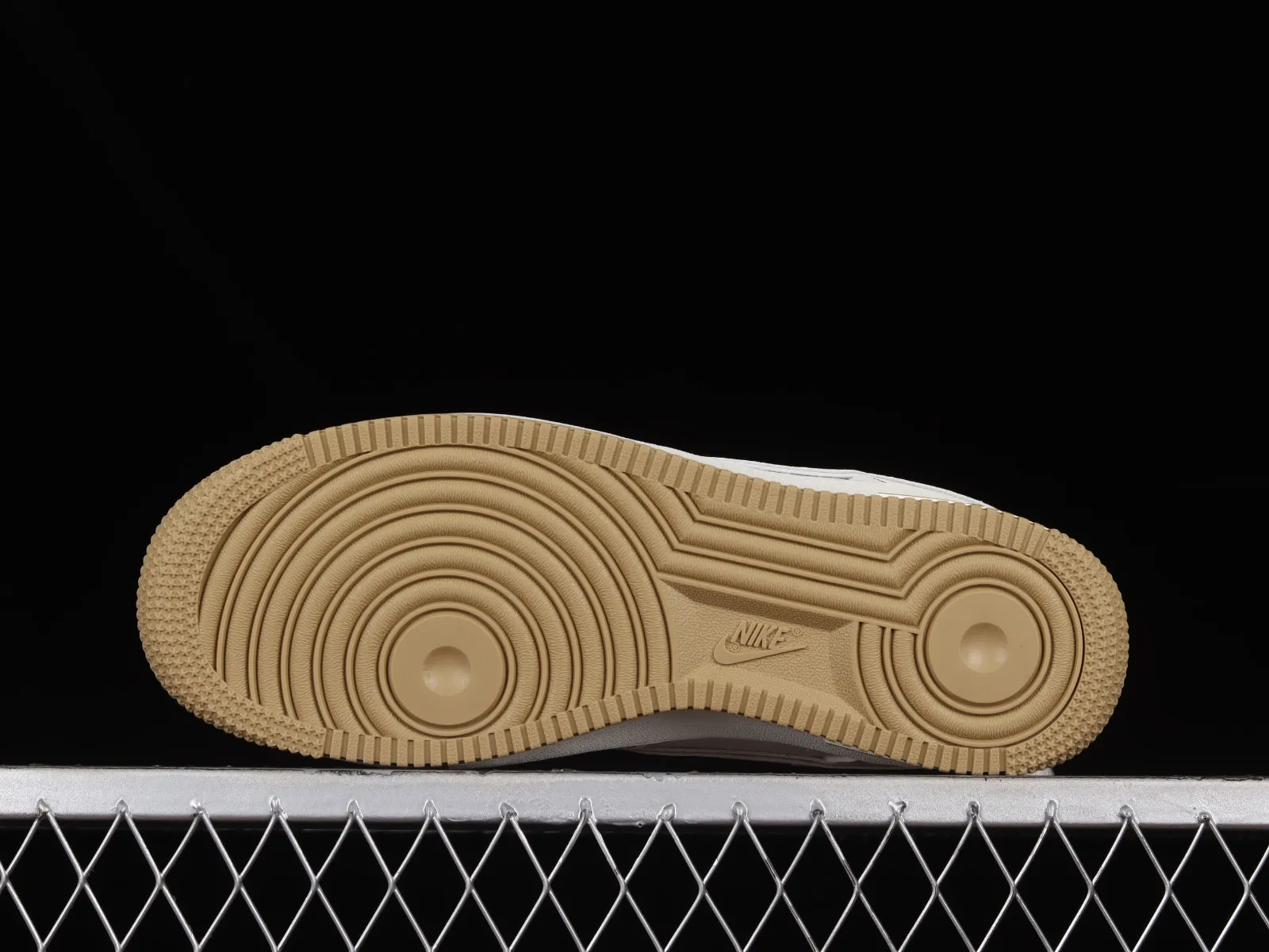 Undefeated x Nike Air Force 1 07 Low Cream Gold UT2022-028