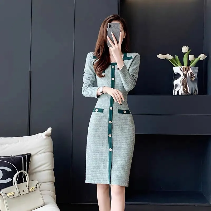 Xiaoxiangfeng dress for women in autumn and winter new style slimming waist bottoming with A-line sweater skirt (B8912)