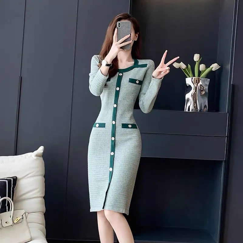 Xiaoxiangfeng dress for women in autumn and winter new style slimming waist bottoming with A-line sweater skirt (B8912)